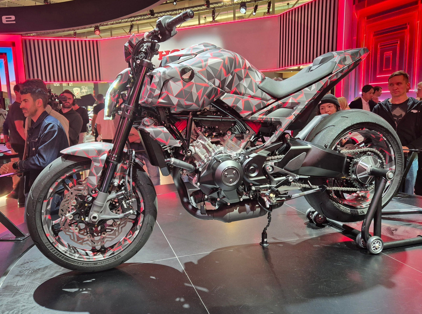 Honda V3R 900 E-Compressor prototype onthuld op EICMA 2025