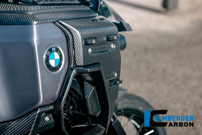 Zijkuip onder de tank rechts (bovenpaneel) mat carbon BMW R1300GS Adventure (2024+)