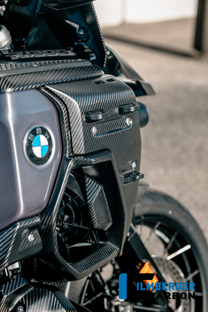 Zijkuip onder de tank rechts (bovenpaneel) mat carbon BMW R1300GS Adventure (2024+)