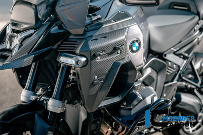Zijkuip onder de tank links (bovenpaneel) mat carbon BMW R1300GS Adventure Option 719 Karakorum (2024+)