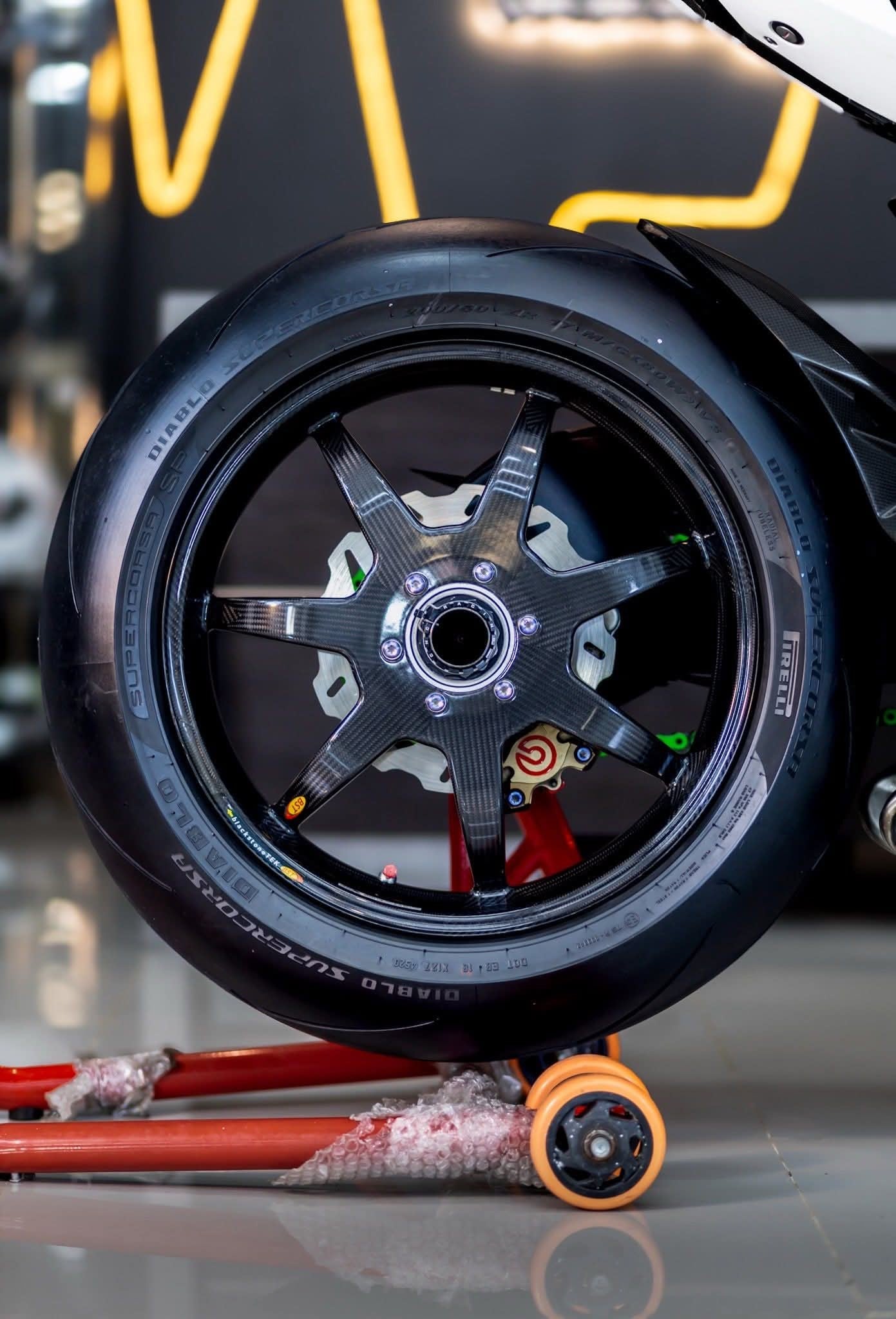 BST Torque TEK 5.5x18'' carbon achtervelg voor Harley Davidson XL1200XS Forty Eight Special (2018-2019)