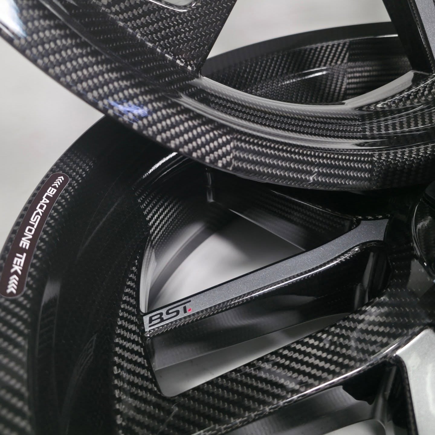BST Reaper TEK 3.5x19" carbon voorvelg voor Harley Davidson XL1200R Sportster 1200 Roadster (2008)