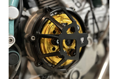 Koppelingsdeksel Traffic Ducati Hypermotard 1100 EVO (2010-2012) vooraanzicht in zwart met gouden drukplaat en zwarte veren plus schotels