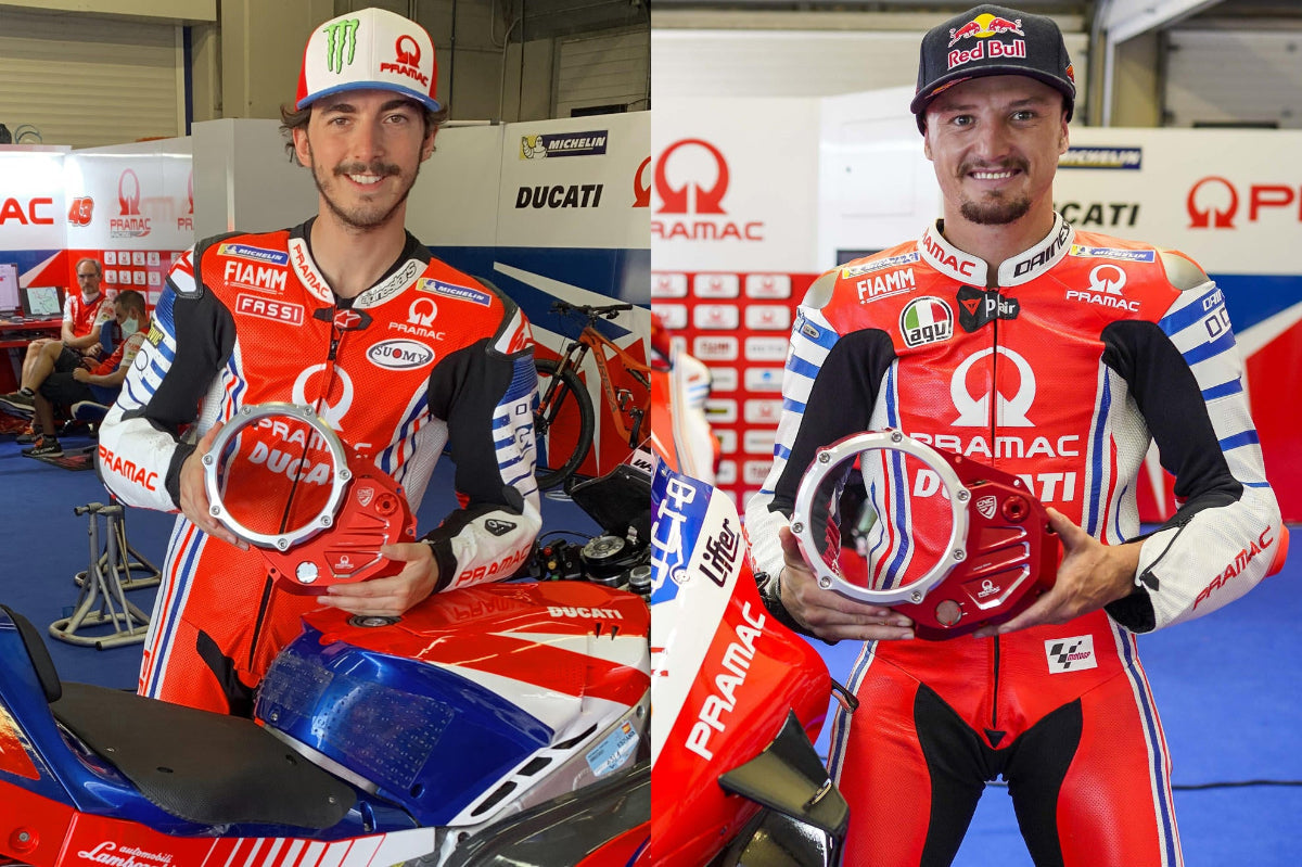 Koppelingsdeksel met open venster Pramac Racing Edition Ducati Hypermotard 939 (2016-2018) met Pramac Racing coureurs Pecco Bagnaia en Jack Miller
