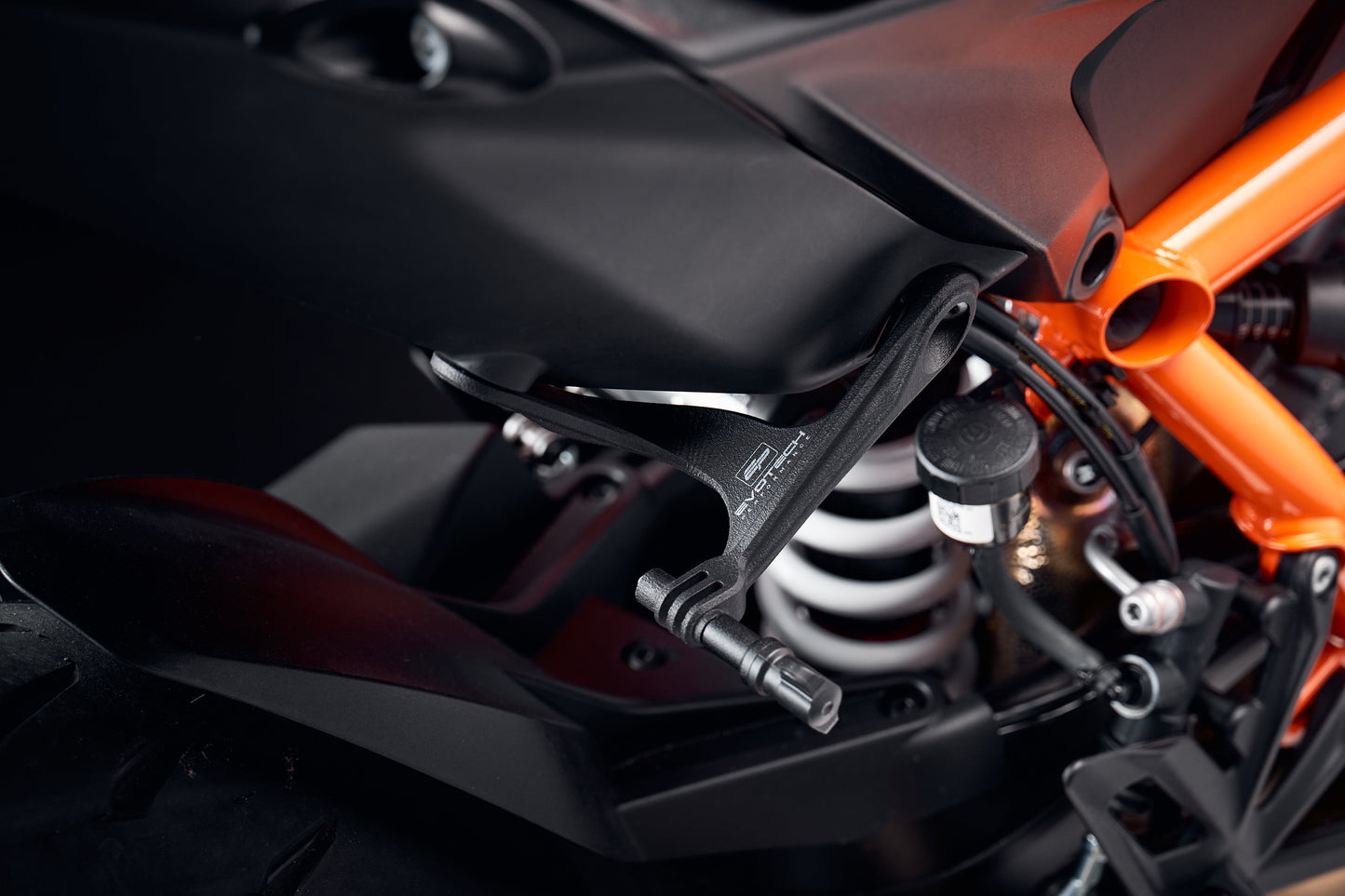 Evotech Footpeg Action Camera Montagesteun (achteruit gericht) - KTM 1390 Super Duke R (2024+) (Right-hand Side)
