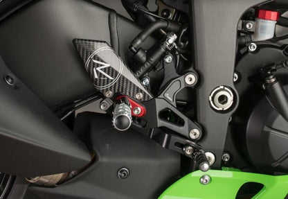 Einstellbarer Bremsschalter Set R (Special Edition) mit faltbaren Fußstützen und Standardschalter -Muster Kawasaki ZX636 2024+