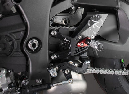 Conjunto de enlace de freno ajustable R (edición especial) con reposapiés plegables y patrón de interruptor viceversa (cambio de GP) Kawasaki Ninja ZX-10R Performance 2021+