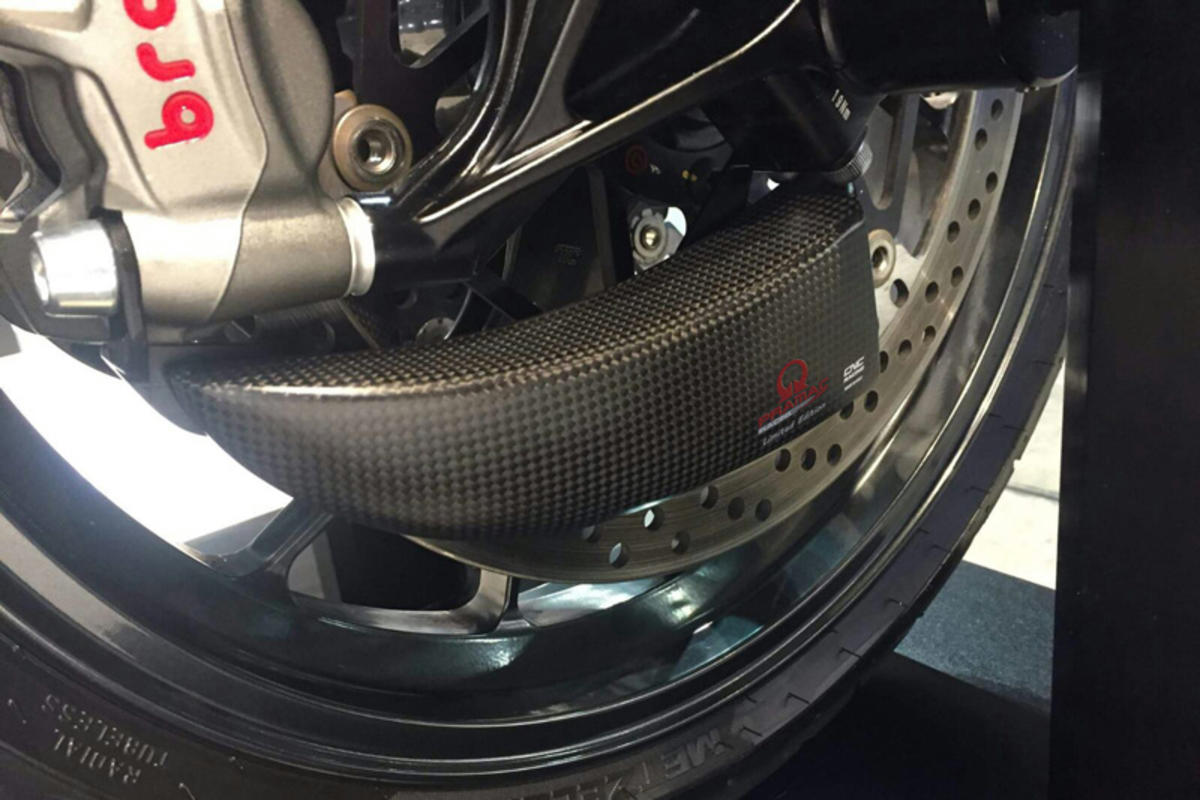 Remklauwen luchtgeleiders set GP DUCTS Limited Edition Ducati Multistrada 1200 (2010-2012) gemonteerd op de voorvork