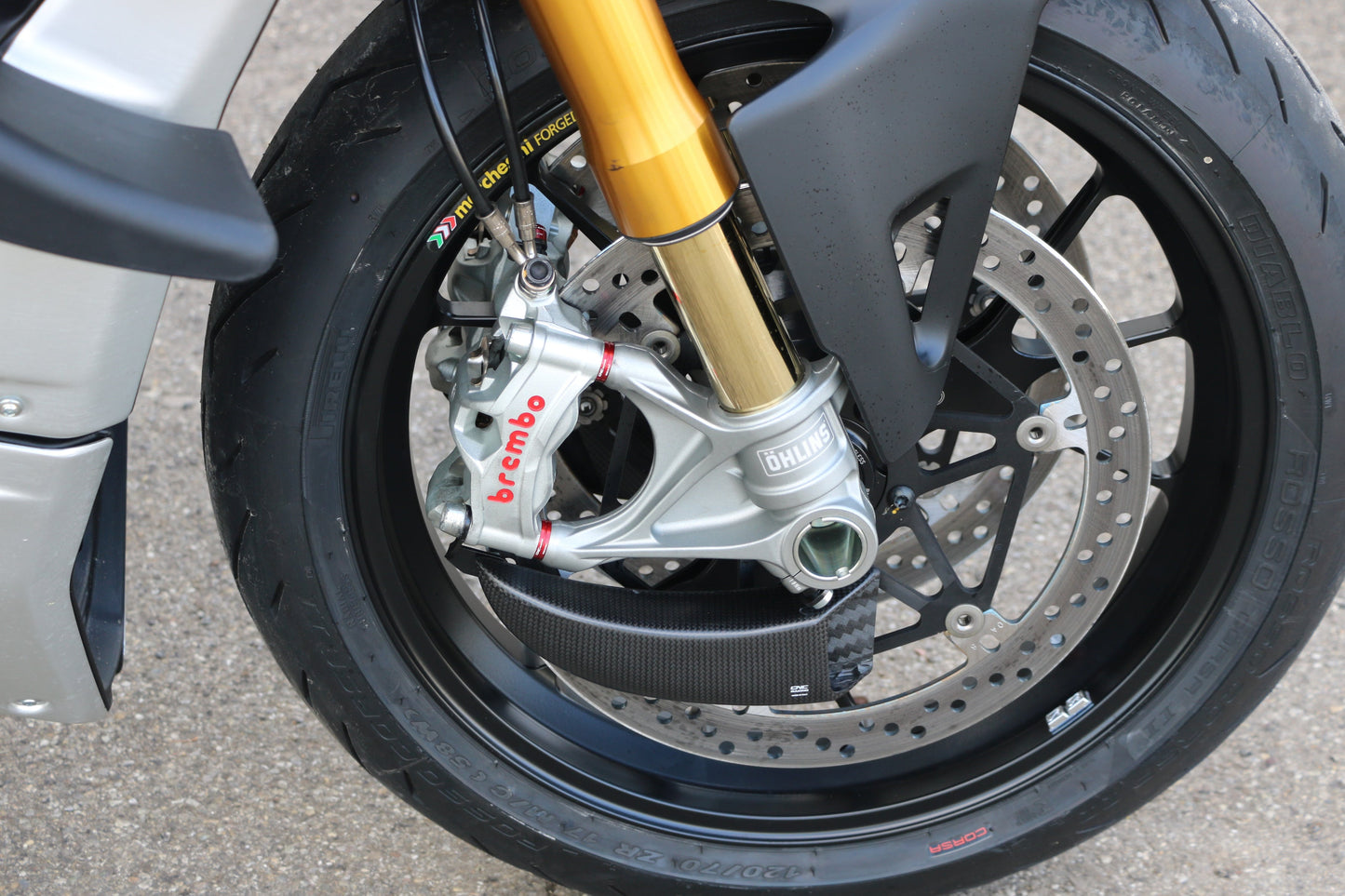 Remklauw Spacer Kit (4 st.) Ducati Panigale V4 R Racing (2019+) rood gemonteerd op Streetfighter V4
