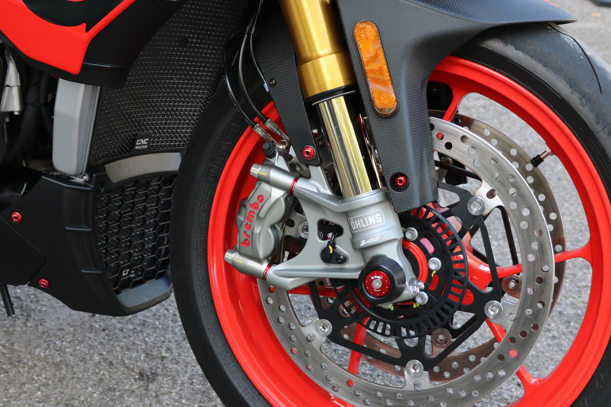 Remklauw Spacer Kit (4 st.) Ducati Multistrada V4 S Grand Tour (2024+) rood gemonteerd