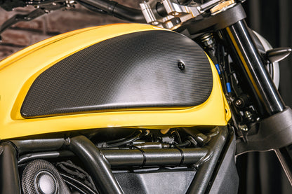 Aluminium boutenset (2 st.) voor carbon tankcovers Ducati Scrambler 800 Icon (2023+)