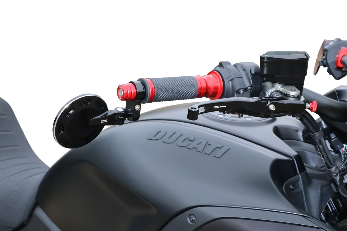 Stuurgewichtset 'Mini' CNC Racing Ducati Streetfighter V4 S (2020-2022) rood gemonteerd in combinatie met CNC Racing bar-end spiegels en handvatten