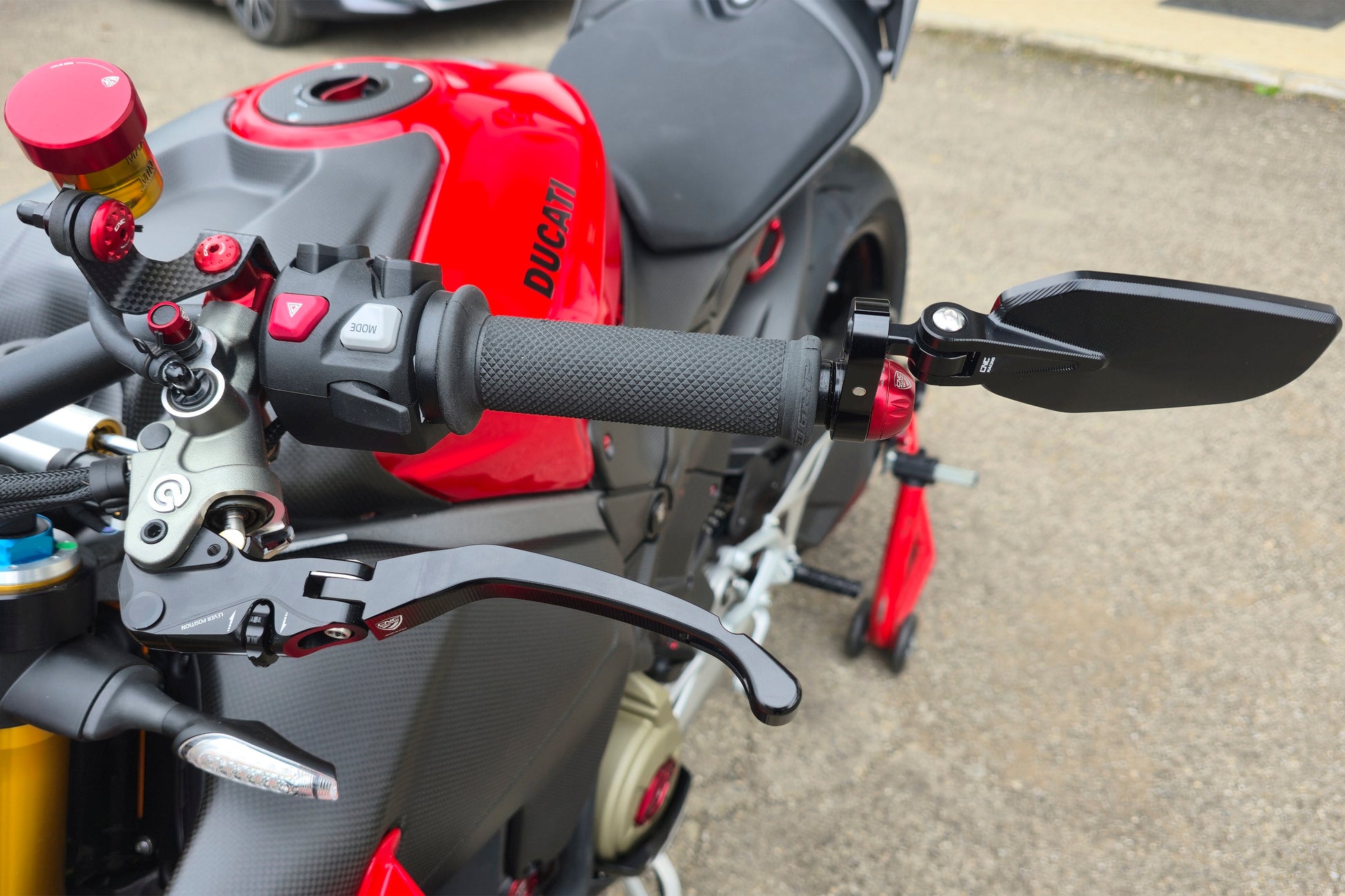 Opklapbare-koppelingshendel-met-horizontale-verstelknop-Ducati-XDiavel-Dark-2021