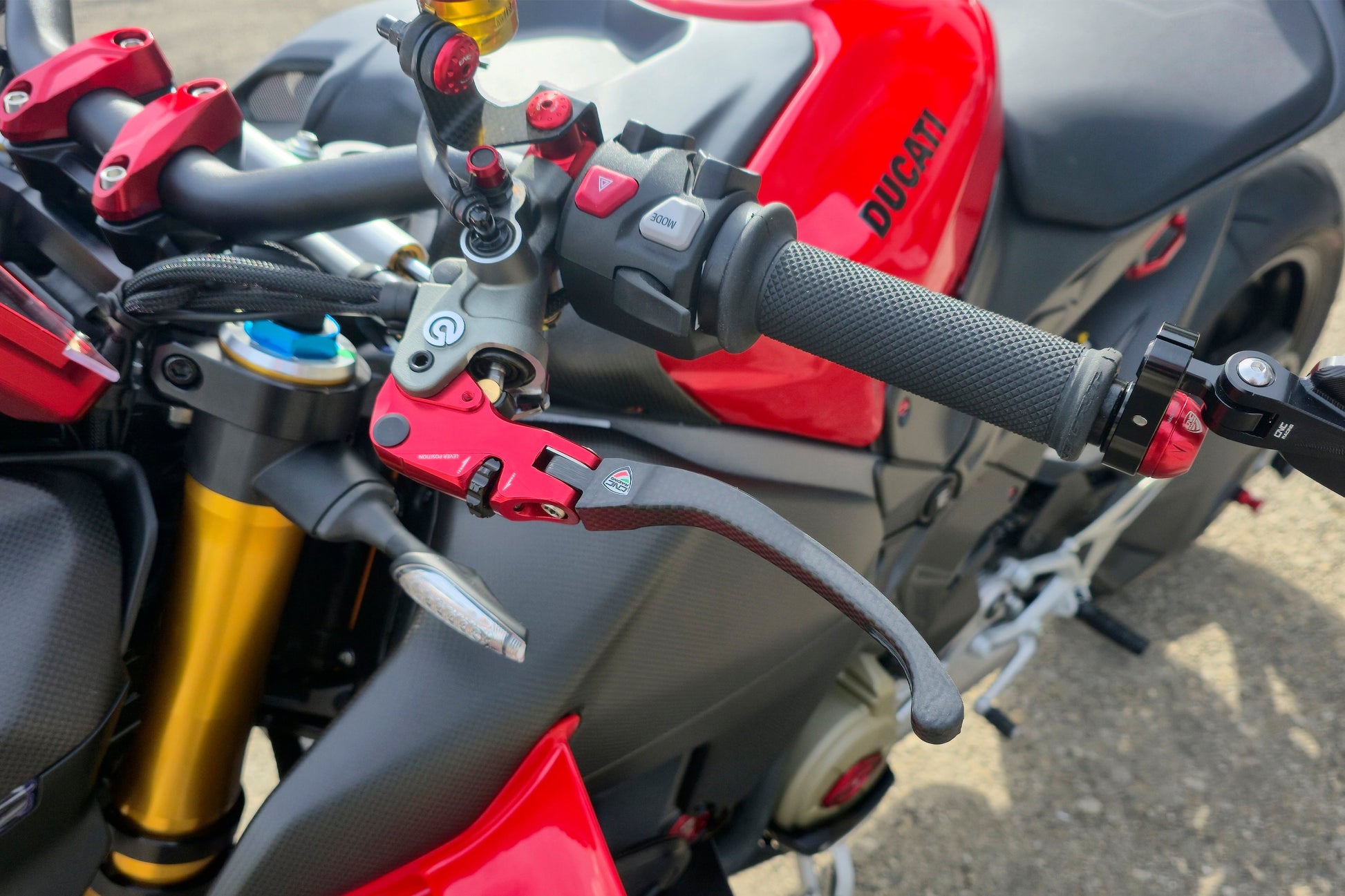Carbon opklapbaar koppelingshendel - met rollende verstelknop Aprilia RSV1000 Factory (2006-2010)