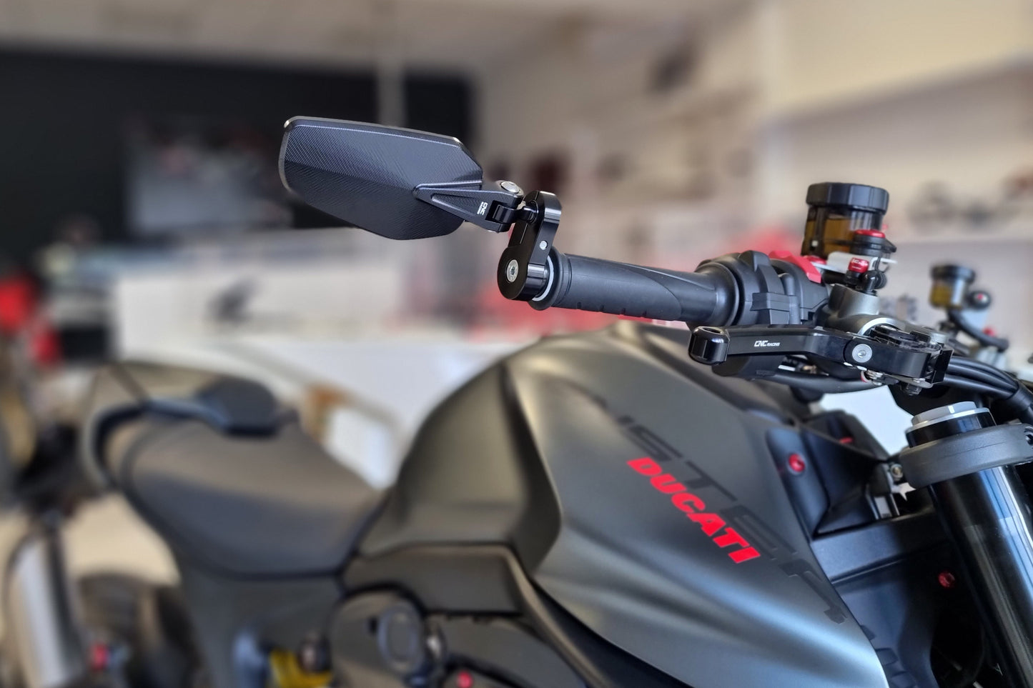 Bar-End Spiegel Evo rechts MR711 CNC Racing BMW S 1000 XR Sport (2018-2019) gemonteerd op Ducati Monster