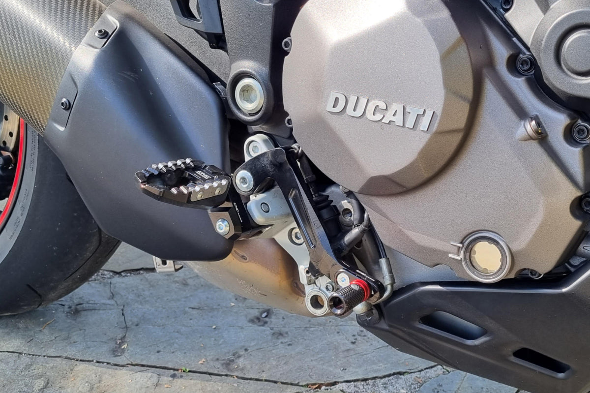 Voetsteunenset berijder 'Touring' Ducati Multistrada V4 Pikes Peak (2025+) zwart gemonteerd