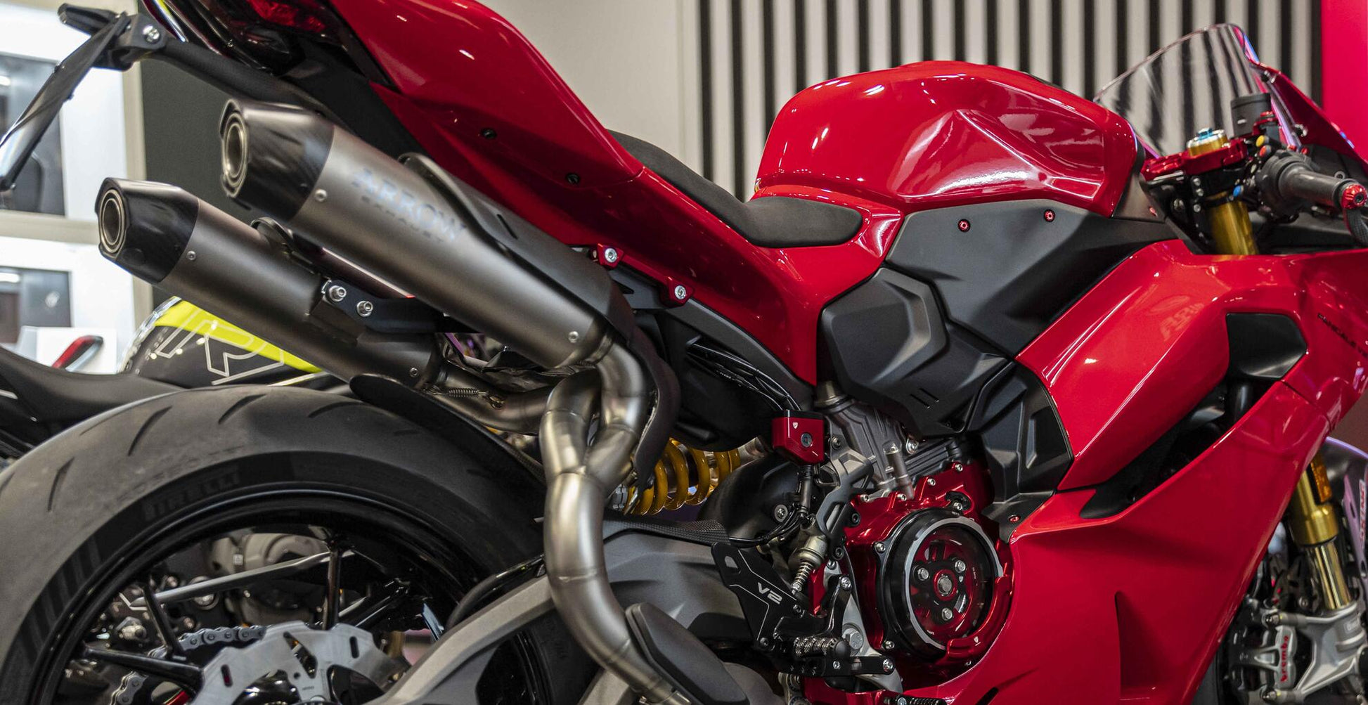 CNC Racing duosteun vervangers gemonteerd op Ducati Panigale V2