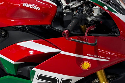 Remhendelbeschermer Troy Bayliss Limited Edition Ducati Monster 695 (2007-2008) Zijaanzicht gemonteerd