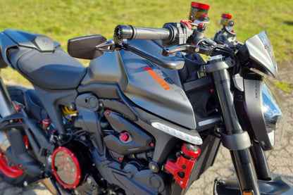 Voordeelpakket bar-end spiegels en hendelbeschermers - Pramac Racing Limited Edition Triumph Tiger 1200 Rally Pro (2022+) rechter spiegel en hevelbeschermer gemonteerd op Monster