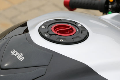 Snelsluiter kern voor CNC Racing tankdop Aprilia Tuono V4 Factory (2021+) gemonteerd in tankdop Gear