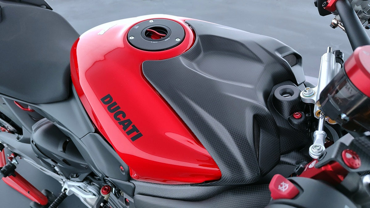 Snelsluiter kern voor CNC Racing tankdop Ducati Panigale 899 (2013-2015) gemonteerd met carbon tankdop