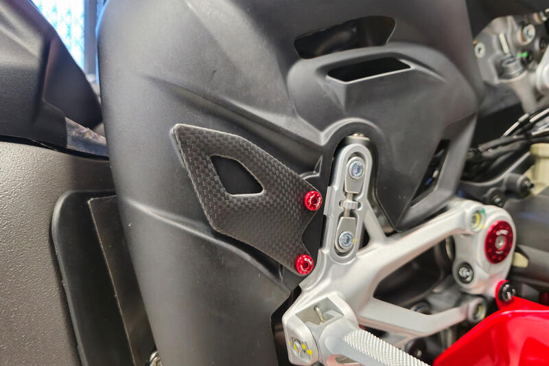 Mat carbon hielbeschermers (2 st.) Ducati Panigale V4 Tricolore Italia (2025+)
