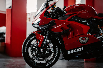 GP Remklauw koeling luchtgeleider set carbon Ducati Monster 1200 25 Anniversario (2020) mat carbon gemonteerd op Ducati Panigale ter voorbeeld