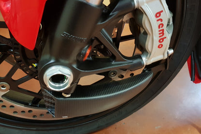 GP Remklauw koeling luchtgeleider set carbon Kawasaki Z900 SE (2022+) mat carbon gemonteerd op Ducati Streetfighter ter voorbeeld